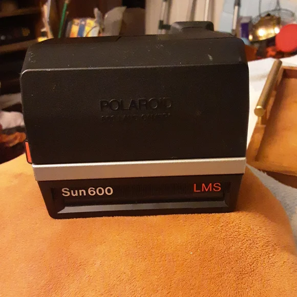 POLAROID 600 LAND CAMERA